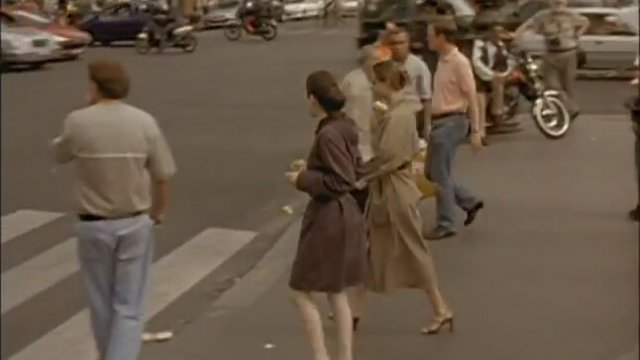 Mahrem Şeyler (2002) fragmanı