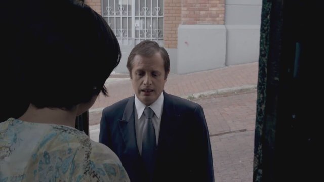 Karen Cries in a Bus (2011) Fragman