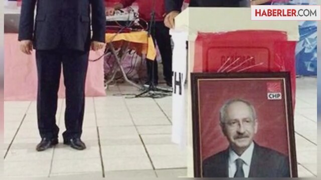 Baykal Kılıçdaroğlu'nun Yerdeki Fotoğrafı Önünde Konuştu